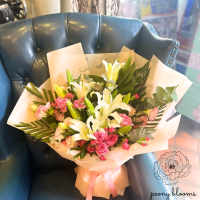 Hadley Lilies Bouquet